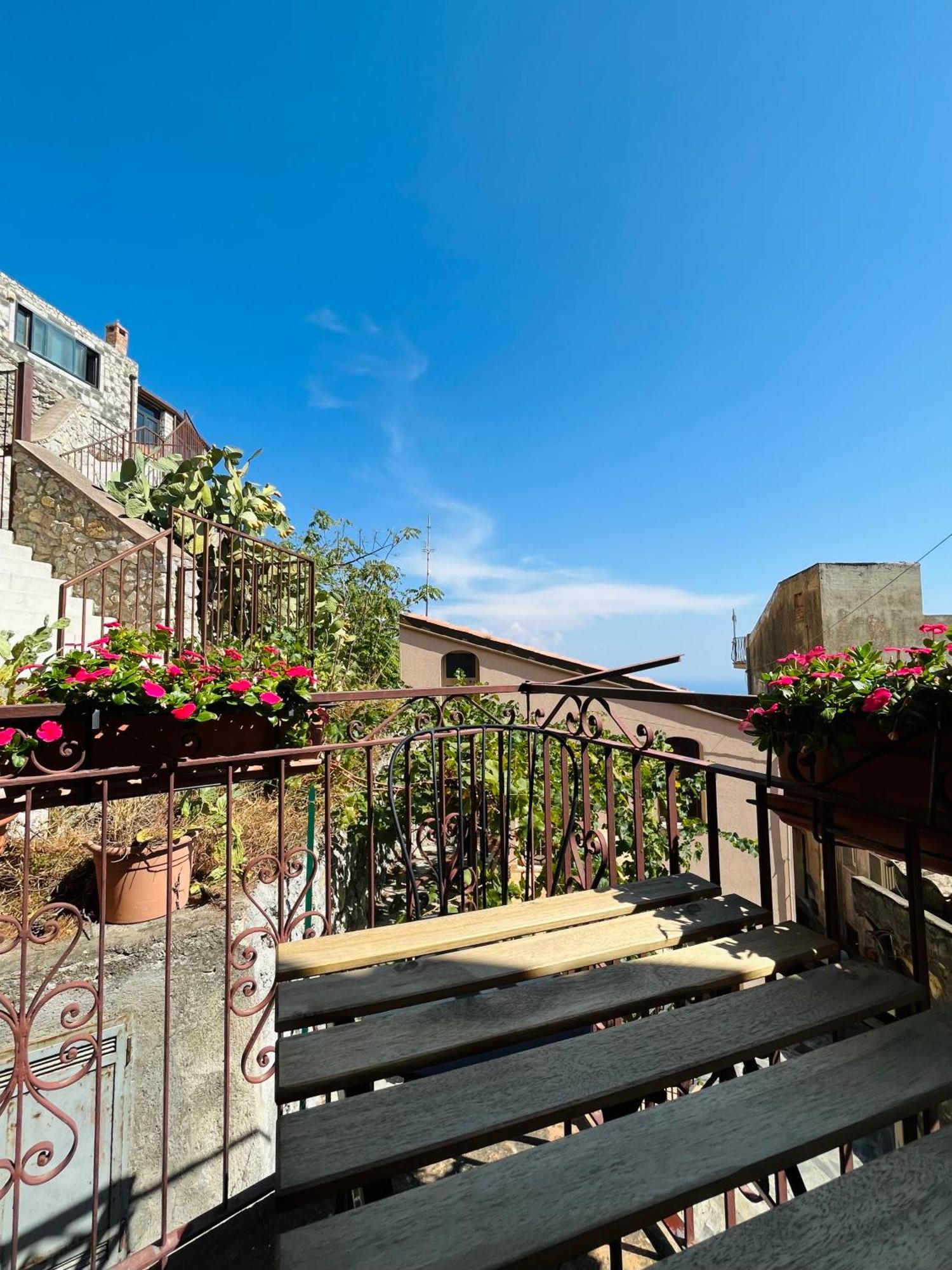 Tyche House Castelmola Apartment ภายนอก รูปภาพ